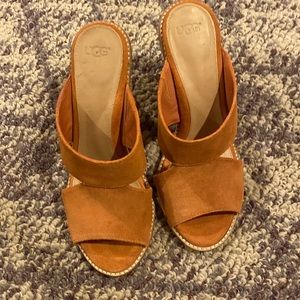 Ugg Sandals Women’s Size 8.5- Fall/Autumn Orange Color